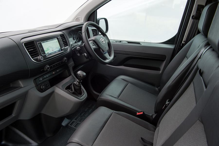 Интерьер Toyota ProAce Van Long 2016 года  (UK) (фото 4 из 13)